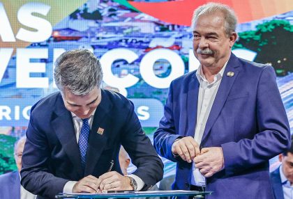 Precisamos apoiar as aéreas, mas elas têm de comprar avião da Embraer, diz Mercadante