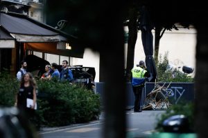 Carro invade restaurante em Paris e deixa 1 morto e 6 feridos