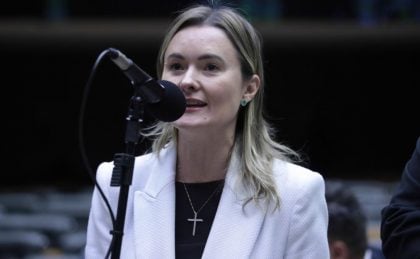 Deputada do PL tenta reverter a proibição do uso de fenol