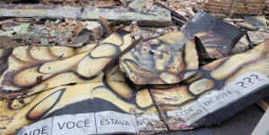 Fachada da antiga boate Kiss é derrubada em Santa Maria (RS)