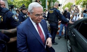 Senador democrata Bob Menéndez é declarado culpado de corrupção nos EUA