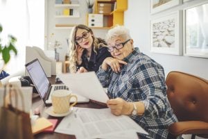Nada de 'vovózinha'; Como se preparar para atender o público 60+