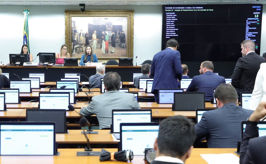 CCJ da Câmara marca para semana que vem análise de projeto que pode sustar decisões do STF