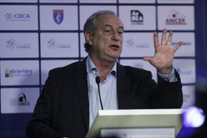 O que diz Carlos Lupi sobre Ciro Gomes no PSDB