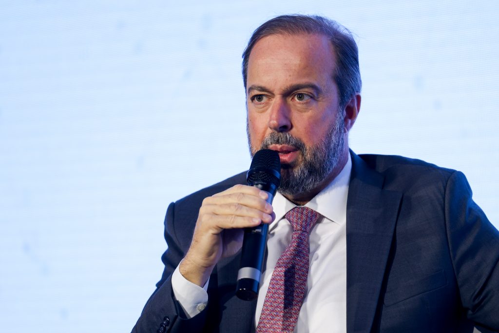 Decisão sobre horário de verão será na terça-feira, diz Alexandre Silveira