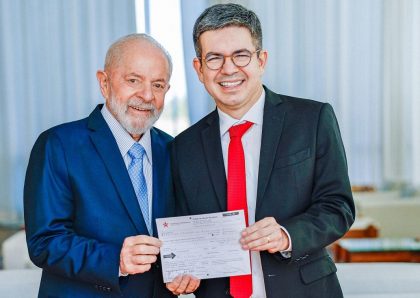 Senador Randolfe Rodrigues se filia ao PT