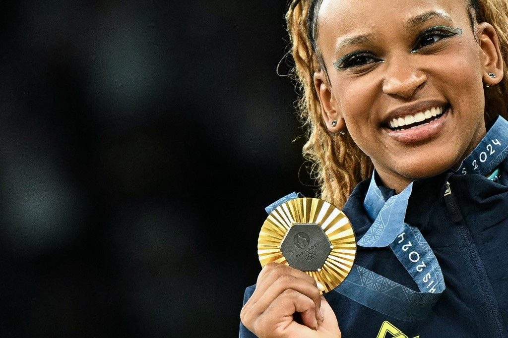 Rebeca Andrade ganha ouro no solo e se torna a maior medalhista olímpica do Brasil