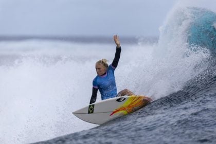 Tati Weston-Webb leva a prata no surfe dos Jogos de Paris