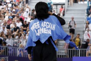 Atleta é desqualificada em Paris por protesto a favor da liberdade das mulheres afegãs