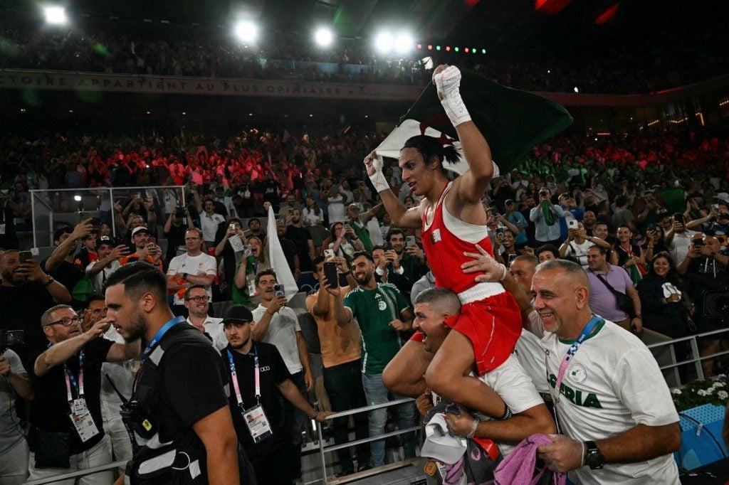Argelina Khelif, ouro no boxe, apresenta denúncia em Paris por assédio virtual
