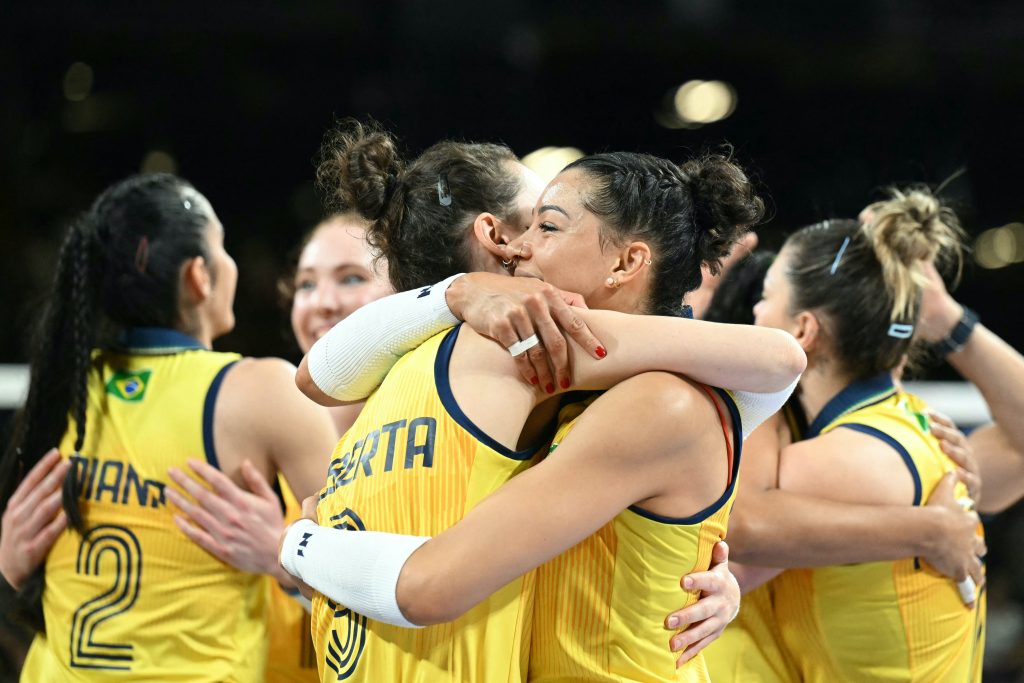 Brasil vence Turquia e conquista medalha de bronze no vôlei feminino em Paris