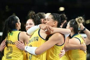 Brasil vence Turquia e conquista medalha de bronze no vôlei feminino em Paris