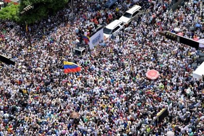 Chavismo e oposição na Venezuela medem forças em marchas por reeleição de Maduro