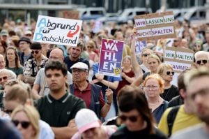 Milhares se manifestam contra extrema-direita na Alemanha antes de eleições regionais; veja imagens