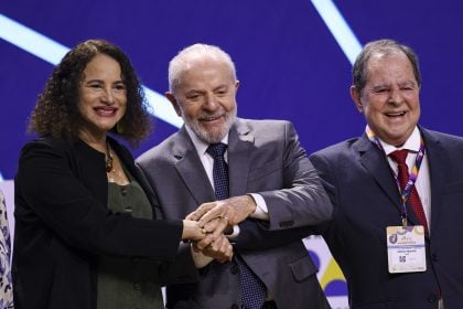 Como o governo pretende lidar com o impacto da IA sobre os empregos, segundo a ministra Luciana Santos