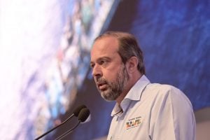 Queimadas podem ter causado apagão no Acre e em Rondônia, diz Silveira