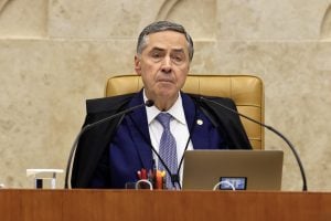 Barroso diz que o STF fez a melhor regulação de redes sociais no mundo