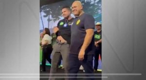 Pré-candidato a vereador do PL em Cuiabá exibe arma na cintura durante convenção do partido