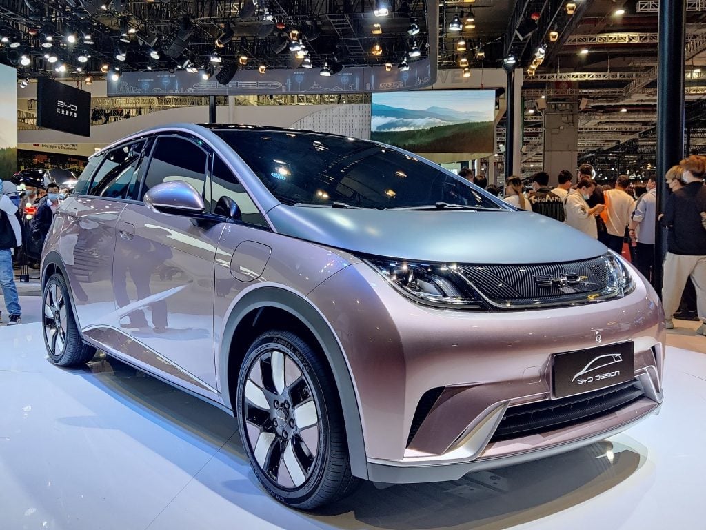 Entenda as mudanças na tributação de veículos elétricos e híbridos importados