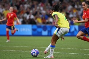 Brasil vence a Espanha e garante medalha no futebol feminino em Paris