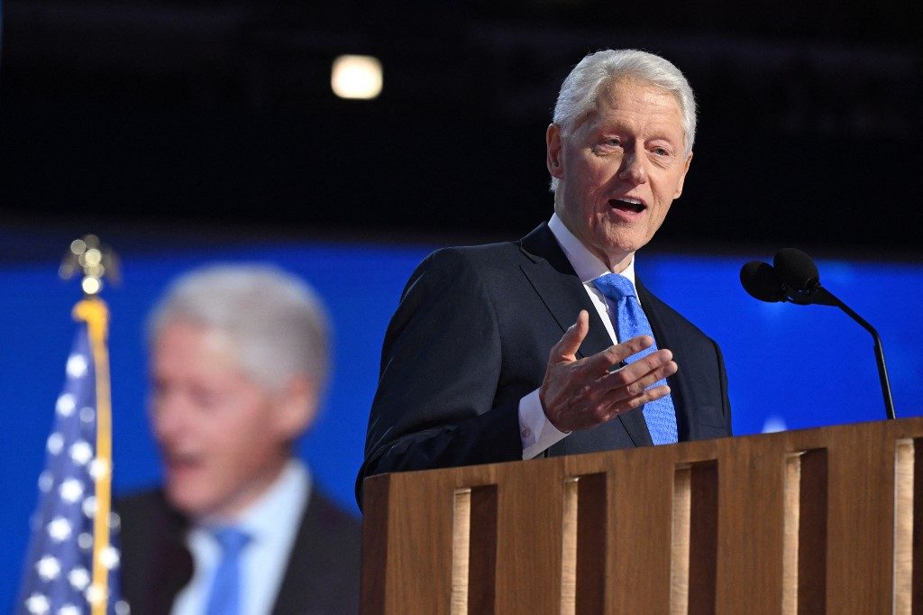 Lula e Bill Clinton conversam por telefone sobre combate ao extremismo