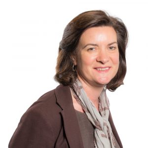 Eluned Morgan toma posse como primeira mulher a governar País de Gales