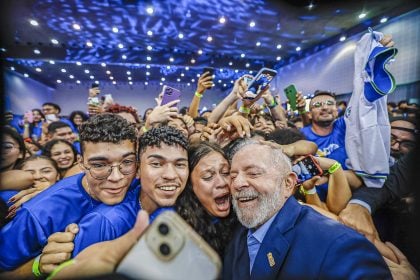 Lula diz a jovens no Ceará que existe ‘a internet de Jesus’ e ‘a internet de Lúcifer’