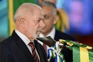 Lula pede a eleitores que se afastem de candidatos que desprezam a política