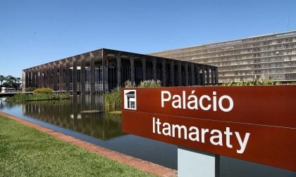 Governo volta a convocar ‘número 1’ da embaixada dos EUA após novos ataques ao STF