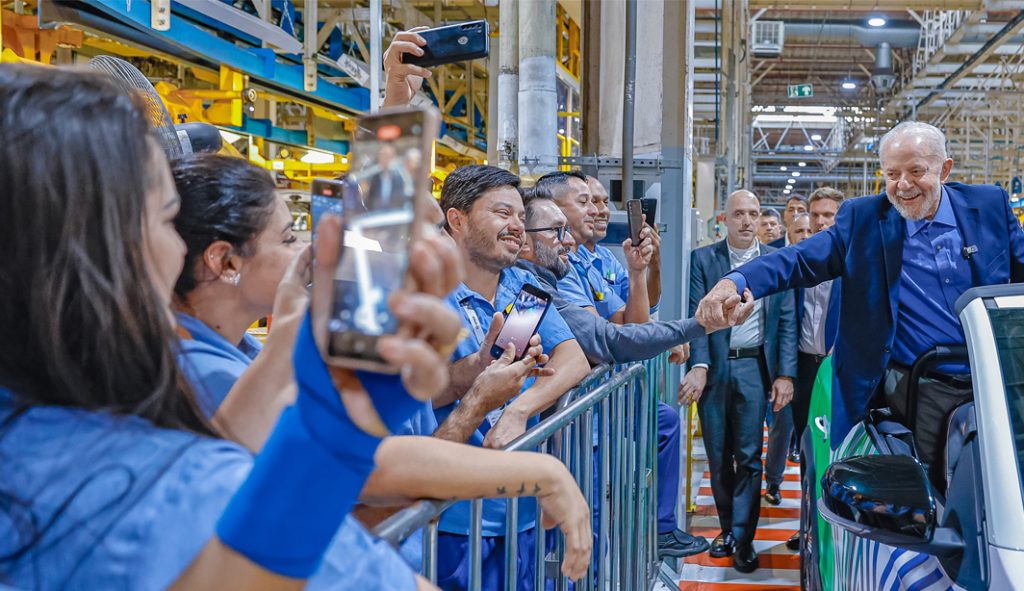 Lula defende isentar de IR a distribuição de lucro aos trabalhadores