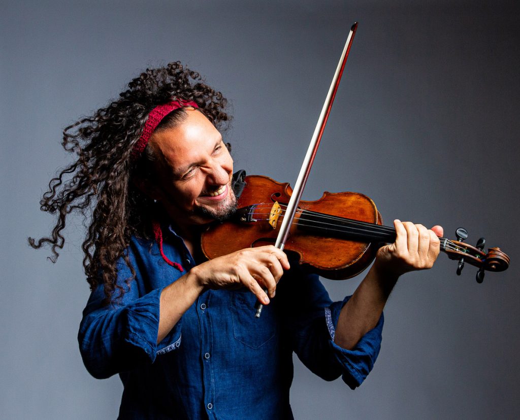 Em novo álbum, Ricardo Herz transita bem entre o violino clássico e a rabeca nordestina