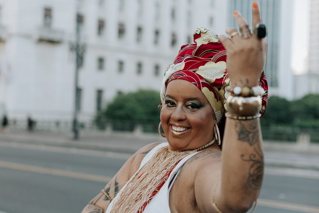 Roberta Oliveira: ‘Ser sagrado no terreiro é uma coisa, mas ir para a rua e falar é ato de rebeldia’