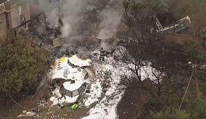 Bombeiros resgatam 31 corpos de destroços de avião que caiu em Vinhedo
