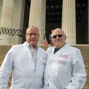 Médicos defensores de tratamentos ineficazes contra Covid perdem licenças nos EUA