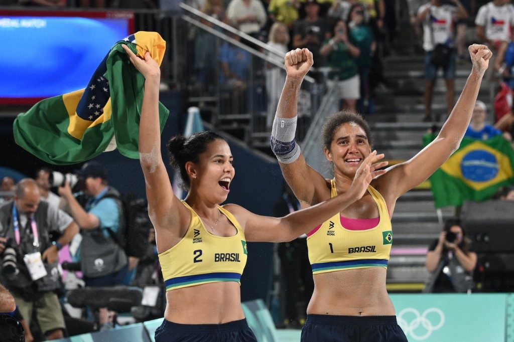 Ana Patrícia e Duda vencem canadenses e conquistam o ouro no vôlei de praia em Paris