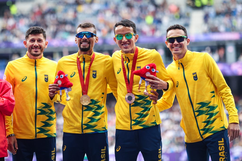 Ouro e bronze: brasileiros fazem ‘dobradinha’ no atletismo nas Paralimpíadas