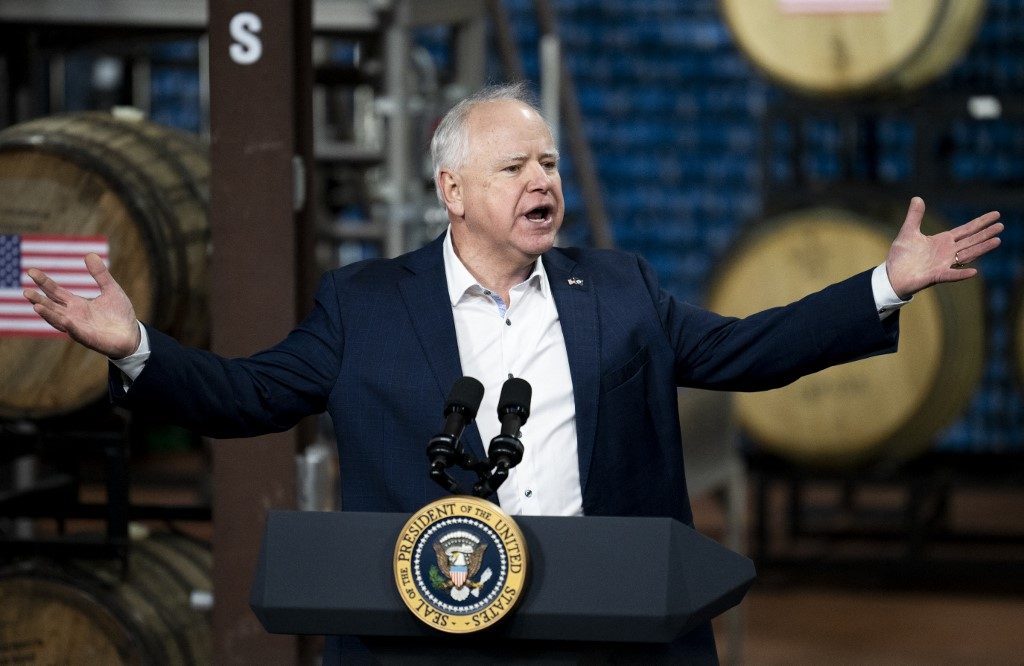 Conheça a trajetória de Tim Walz, candidato a vice-presidente de Kamala Harris