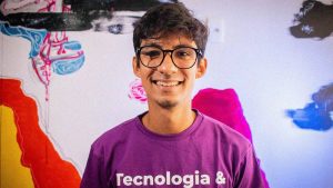 Startup nordestina cria IA que assiste aulas com alunos e conquista gigantes