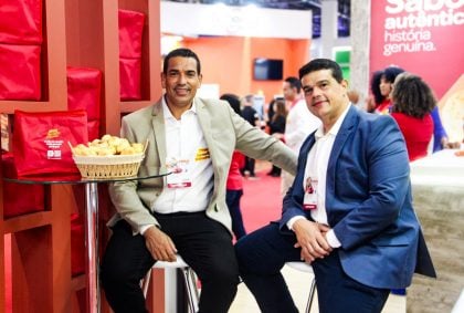 De entregadores a donos de fábrica: irmãos faturam alto com pão de queijo