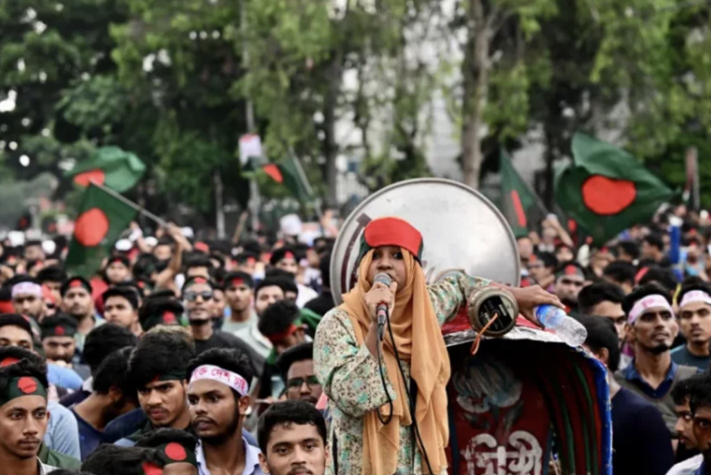 Presidente de Bangladesh dissolve o Parlamento após renúncia e fuga da primeira-ministra