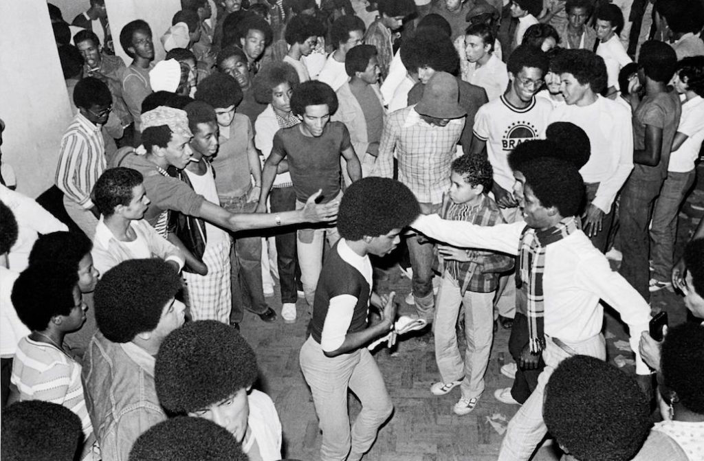 Filme premiado sobre os bailes ‘black’ volta ao cinema; saiba como assistir