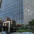 Justiça do Trabalho condena farmácia por racismo contra funcionária