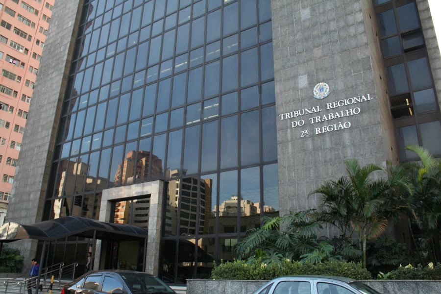 Tribunal nega indenização a trabalhadora por limitação no uso do banheiro