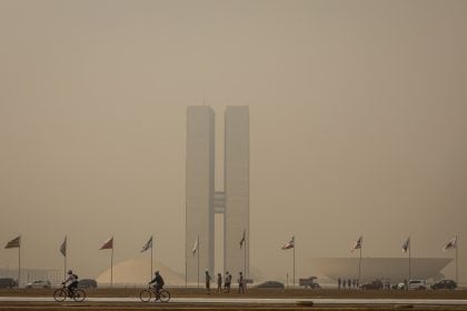 Brasília e outras capitais ficam encobertas por fumaça de queimadas