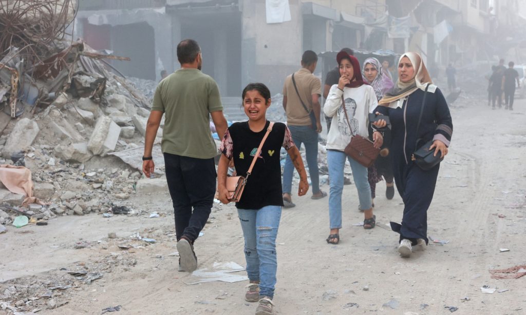 Bombardeios israelenses contra duas escolas em Gaza deixa ao menos 30 mortos