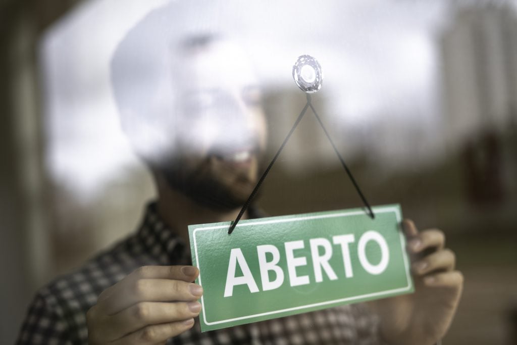 Faturamento de pequenas empresas recua, mas projeção para 2025 indica alta de 1,3%