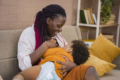 Por que você deve conhecer e apoiar a Semana de Amamentação Negra