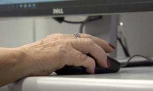 Uso de internet no país cresce mais entre idosos, mostra IBGE