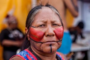 Morre Tuíre Kayapó, ícone da resistência indígena contra a construção de Belo Monte