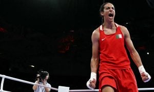 Argelina envolvida em polêmica de gênero garante a primeira medalha do país nos Jogos de Paris
